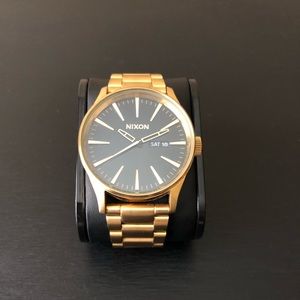 Nixon Sentry SS Gold w/ Black Dial